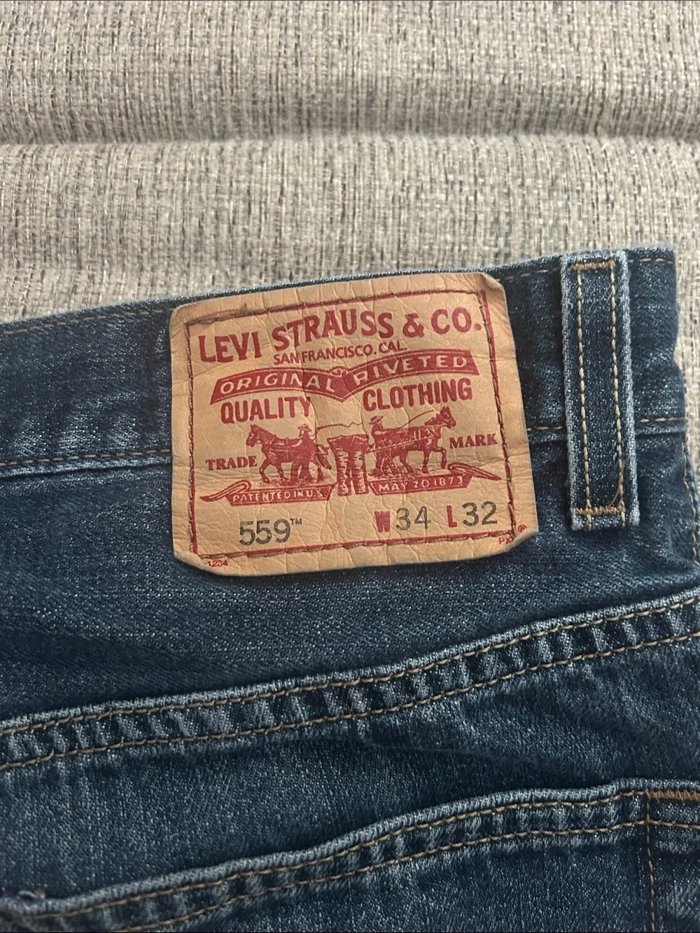 Levi's Men's Faded Blue Relaxed Jeans